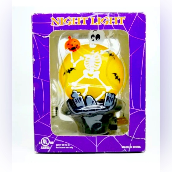 Spooky Skeleton and Graveyard - Picture 1 of 4